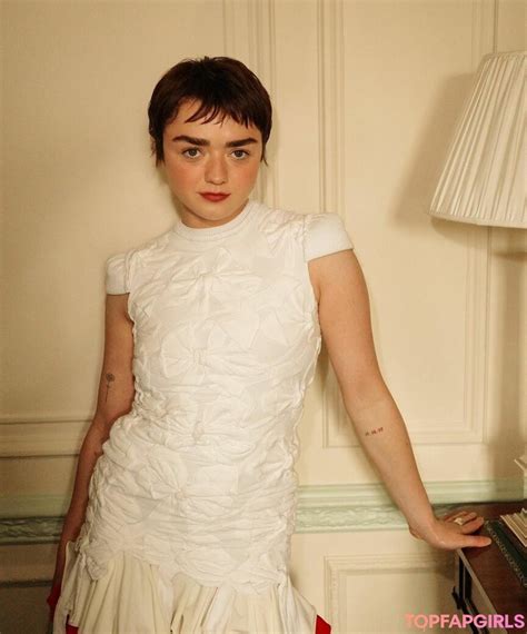 Maisie Williams Nude Leaks 2024 (12 Photos) 